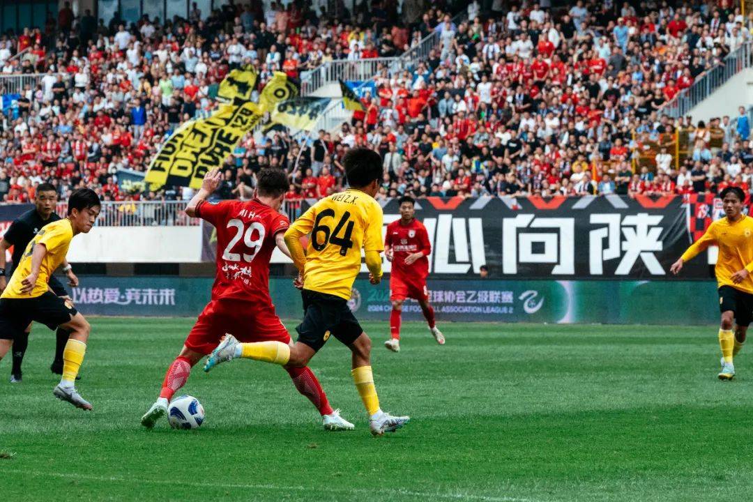 精彩的足球盛宴在各大球场上演